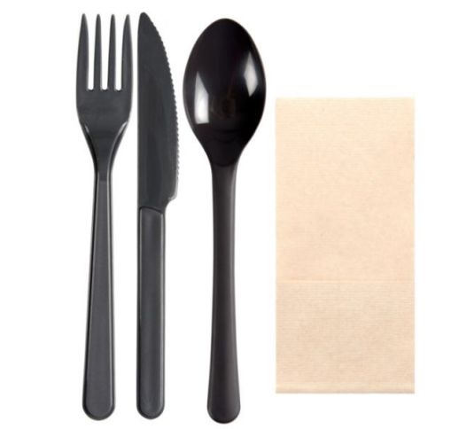 Įrankių rinkinys juodas ( šaukštas + šakutė + peilis + servetėlė ) 50 vnt.