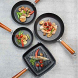 Keptuvė su medine rankena GRILL AUTHENTIC 28x26 cm